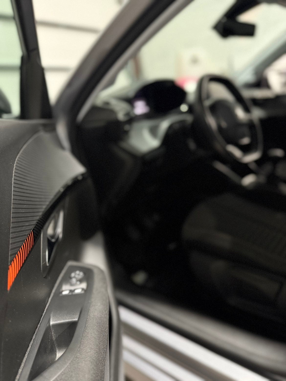 🚗 PEUGEOT 208 – Phase 1 (2020) 1.2 PureTech Turbo 100 ch – Essence – Boîte manuelle 6 vitesses