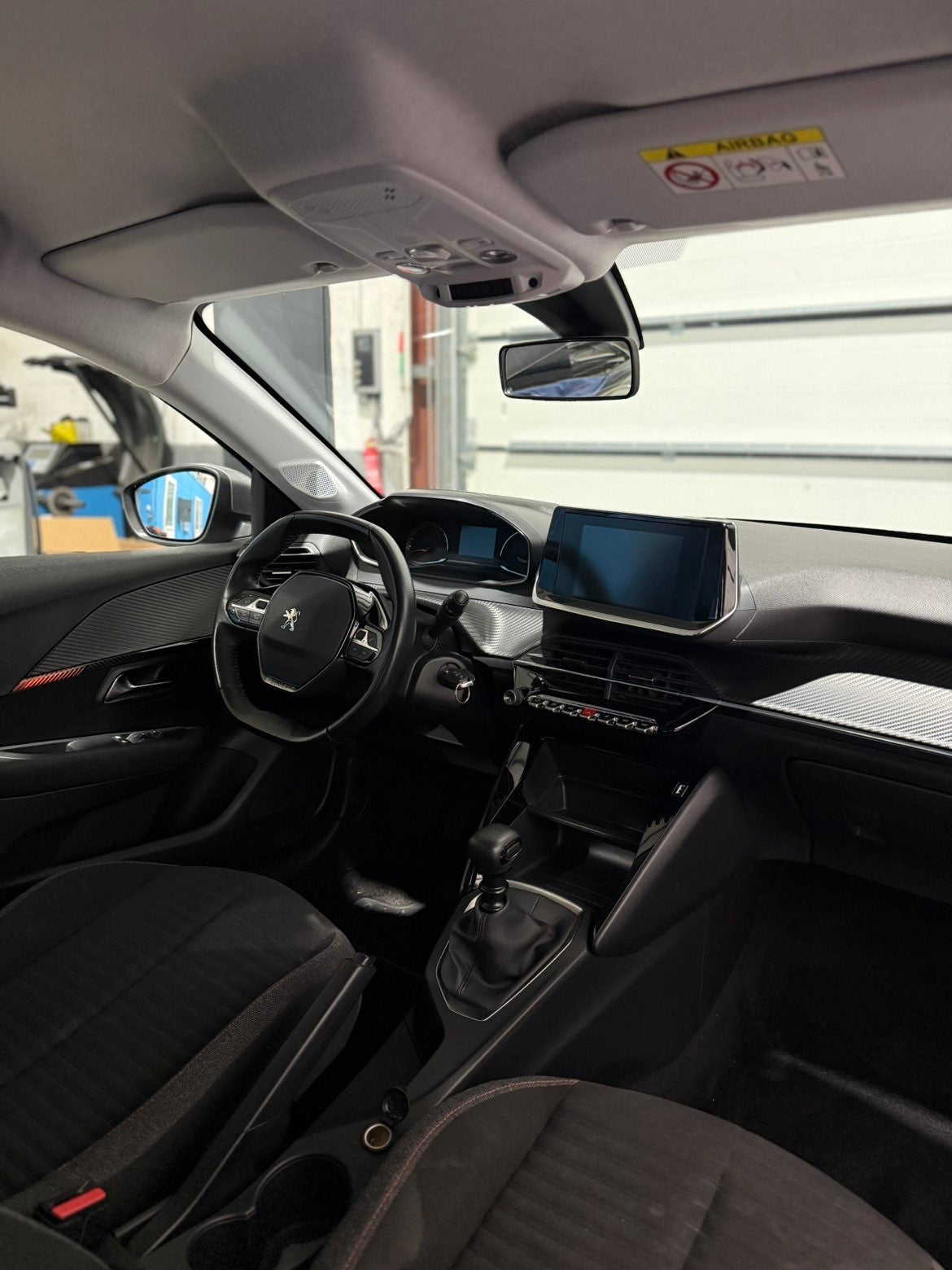 🚗 PEUGEOT 208 – Phase 1 (2020) 1.2 PureTech Turbo 100 ch – Essence – Boîte manuelle 6 vitesses