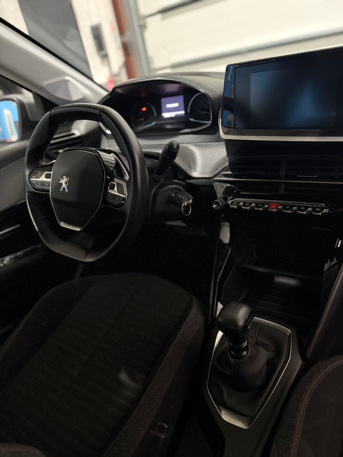 🚗 PEUGEOT 208 – Phase 1 (2020) 1.2 PureTech Turbo 100 ch – Essence – Boîte manuelle 6 vitesses