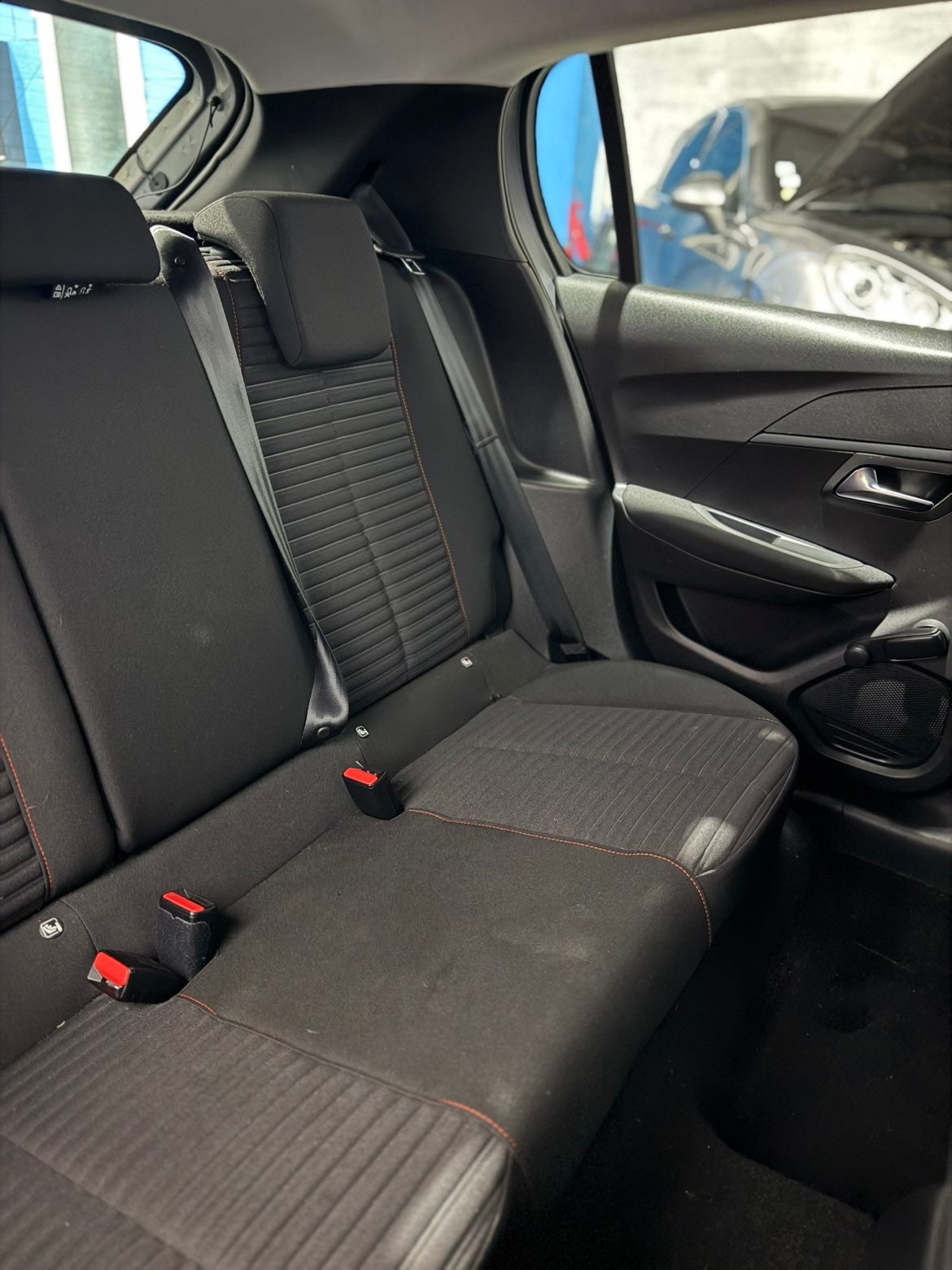 🚗 PEUGEOT 208 – Phase 1 (2020) 1.2 PureTech Turbo 100 ch – Essence – Boîte manuelle 6 vitesses