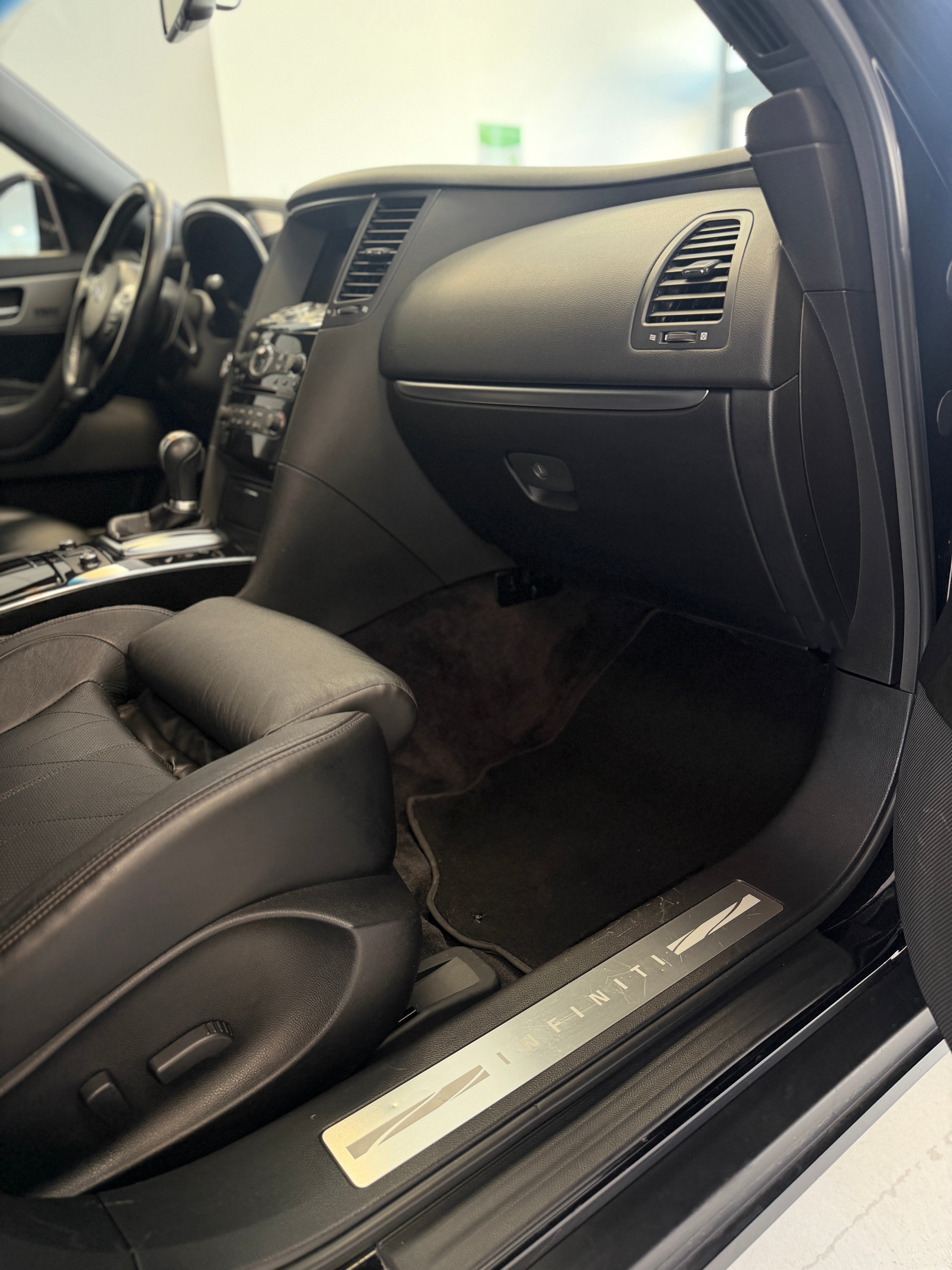 INFINITI FX30d GT Premium 238ch BVA7 – Full équipé – 160 000 km