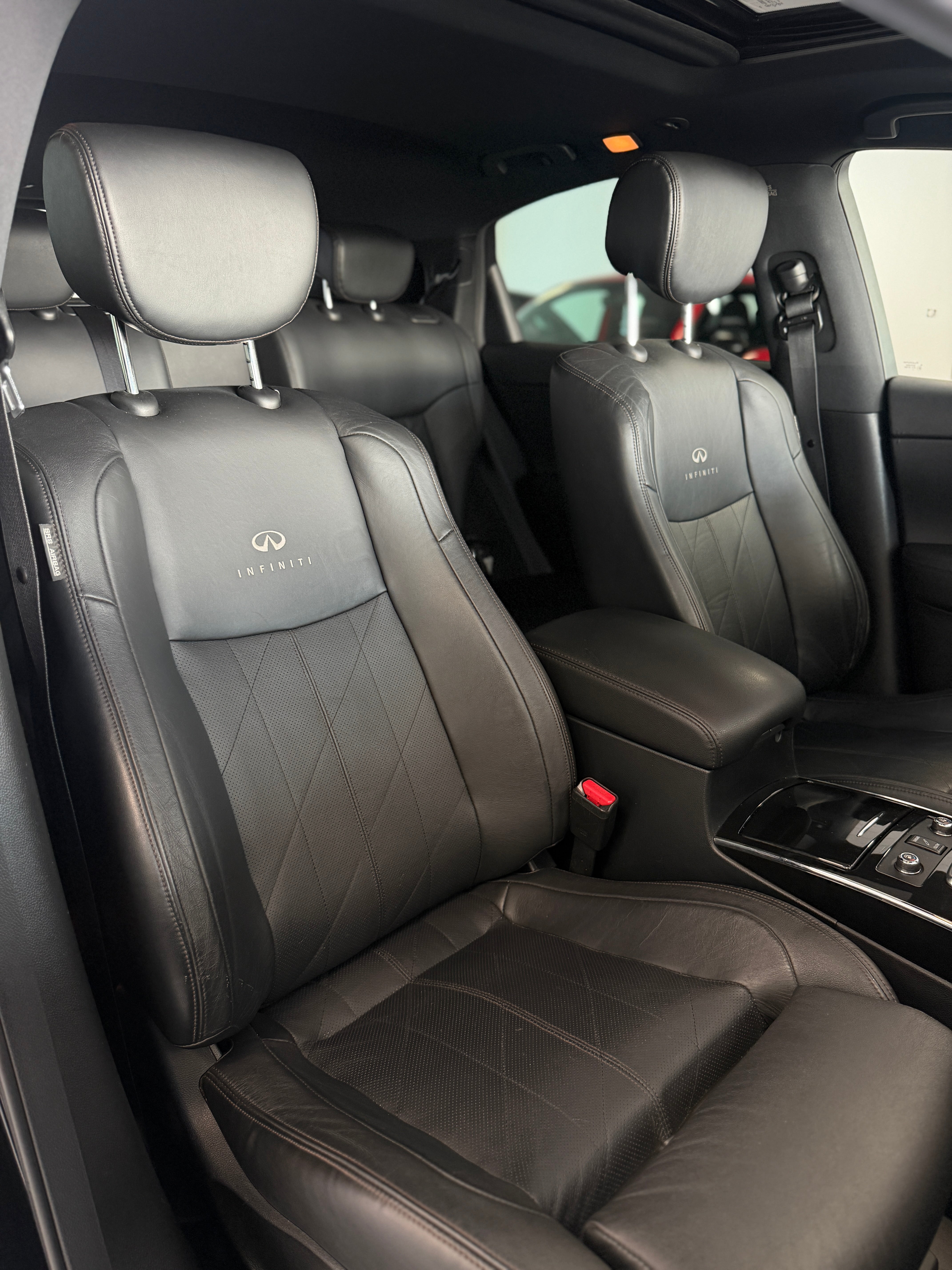 INFINITI FX30d GT Premium 238ch BVA7 – Full équipé – 160 000 km