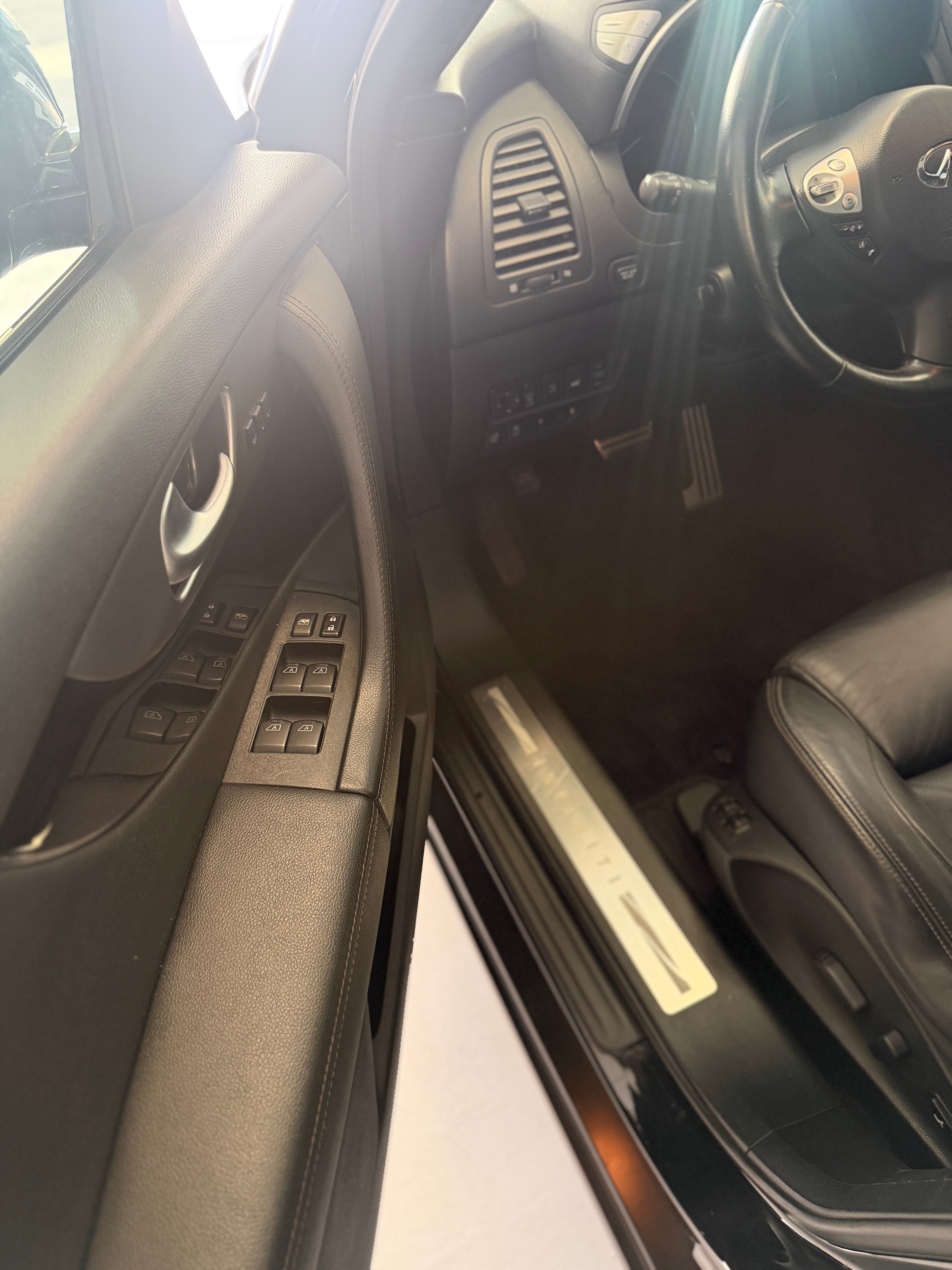 INFINITI FX30d GT Premium 238ch BVA7 – Full équipé – 160 000 km