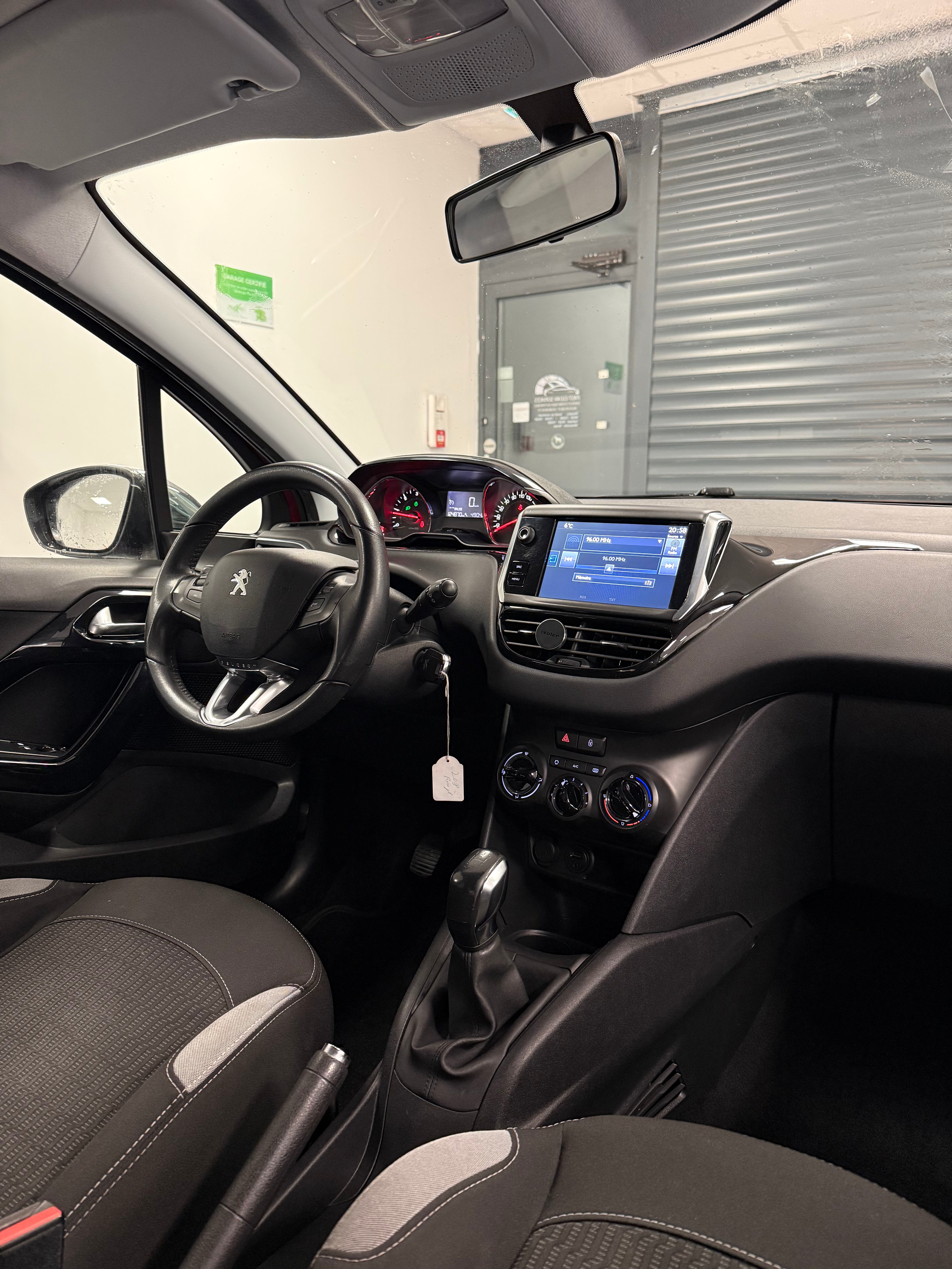 Peugeot 208 1.6 HDi 92ch – 2014 – Diesel – Économique et fiable