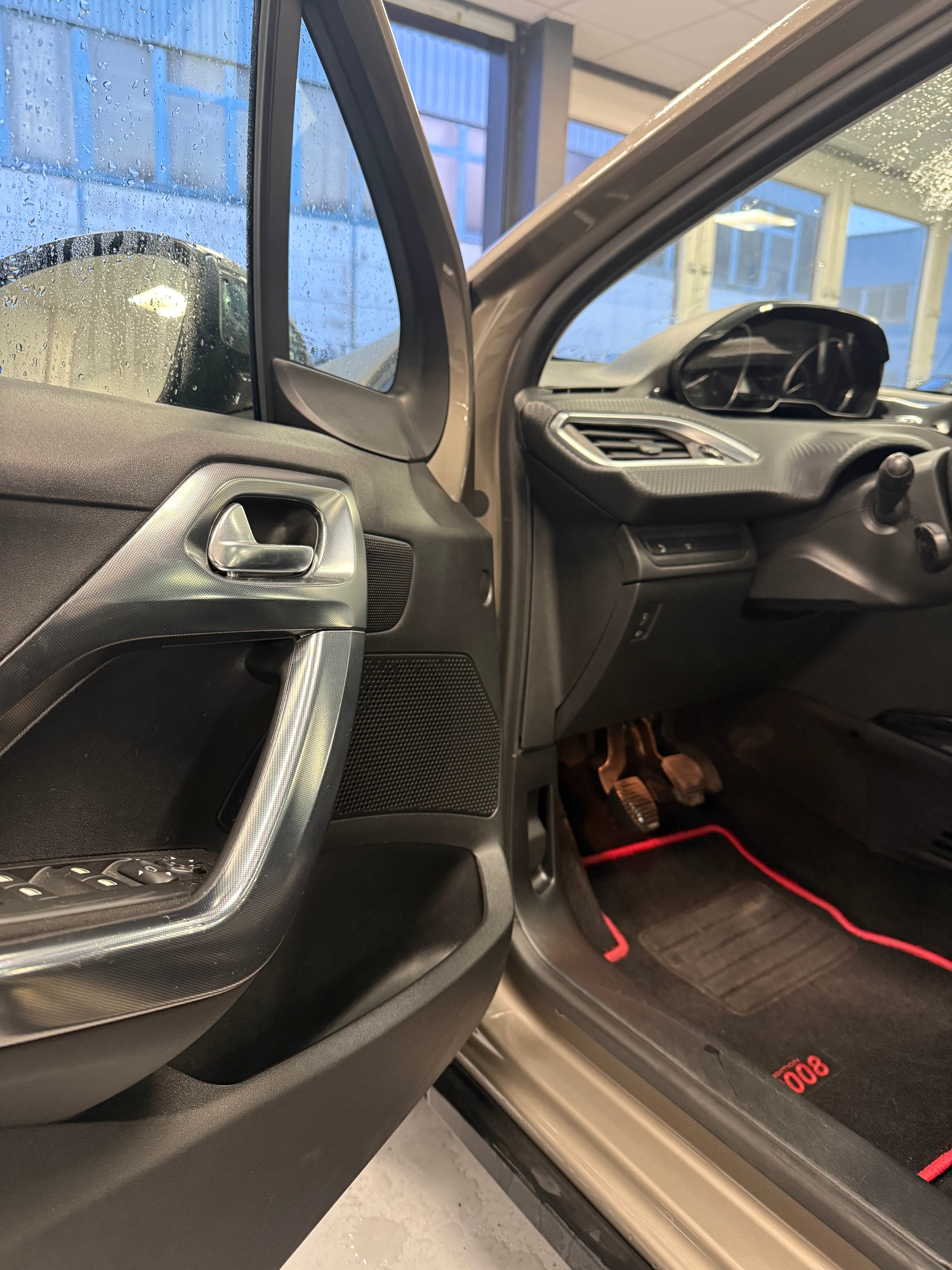 Peugeot 2008 1.6 HDi 100 ch – 2015 – 100 000 km
